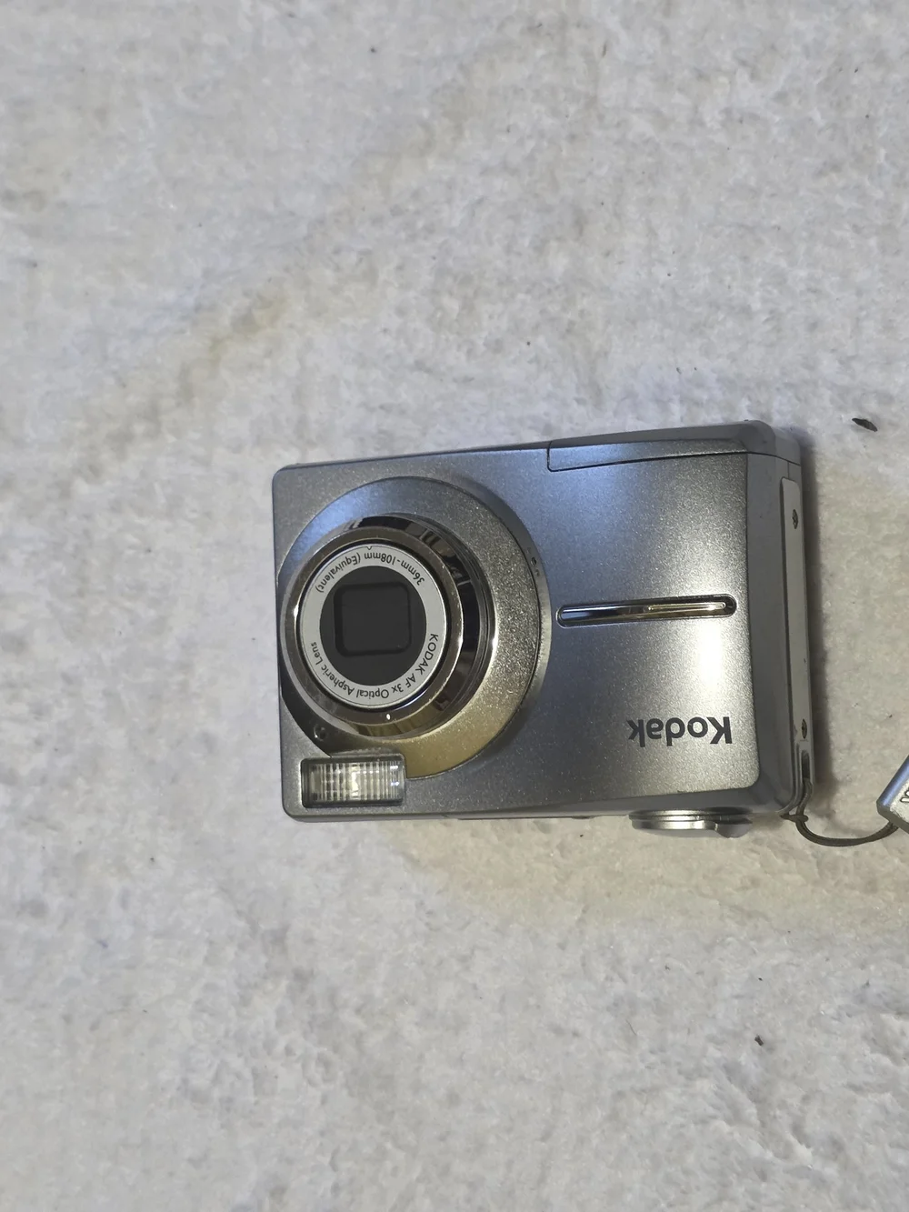 Kodak Compact Digital Camera in Silver — Easy Point & Shoot